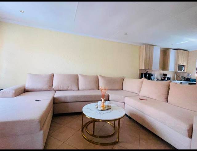 2 BEDROOM TOWNHOUSE FOR SALE IN DUNNOTTAR